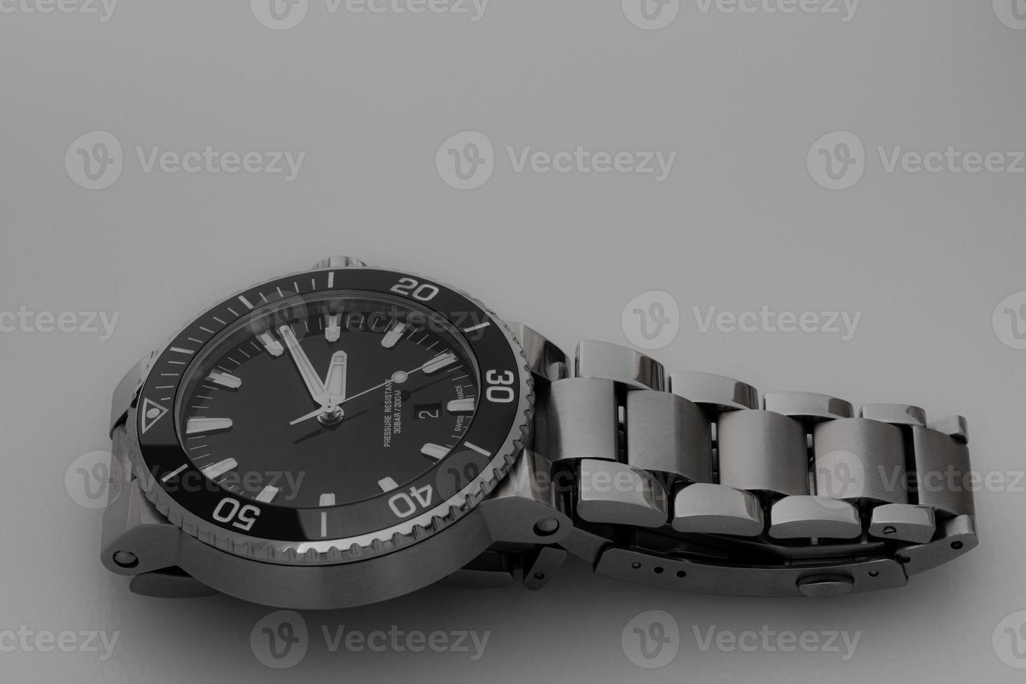 reloj de buceo suizo con pulsera de acero foto