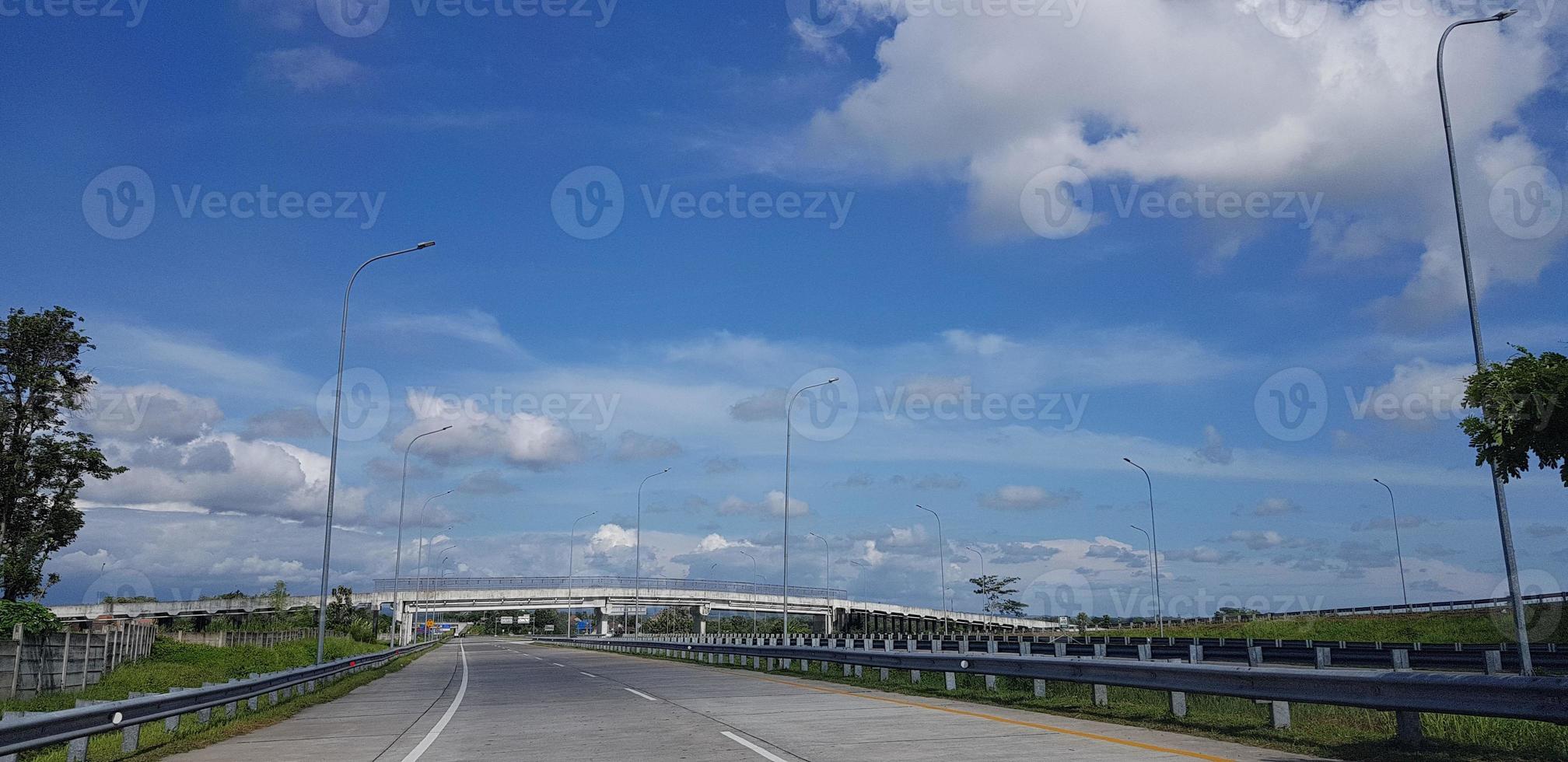 carretera de peaje o autopista indonesia, nuevo proyecto de infraestructura del gobierno foto
