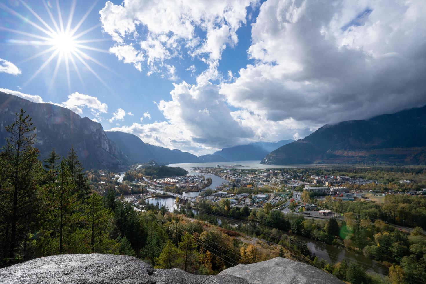 Squamish en un hermoso día foto