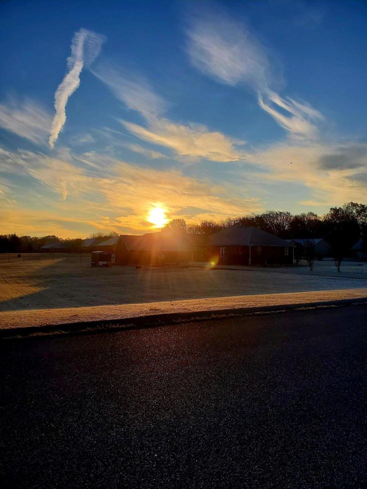 amanecer en el campo foto