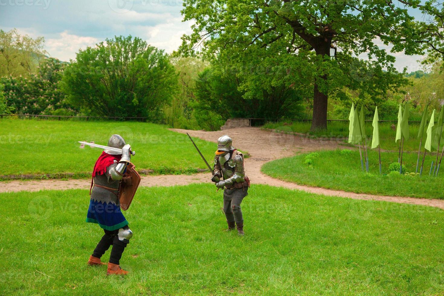 pelea de espadas de caballero foto