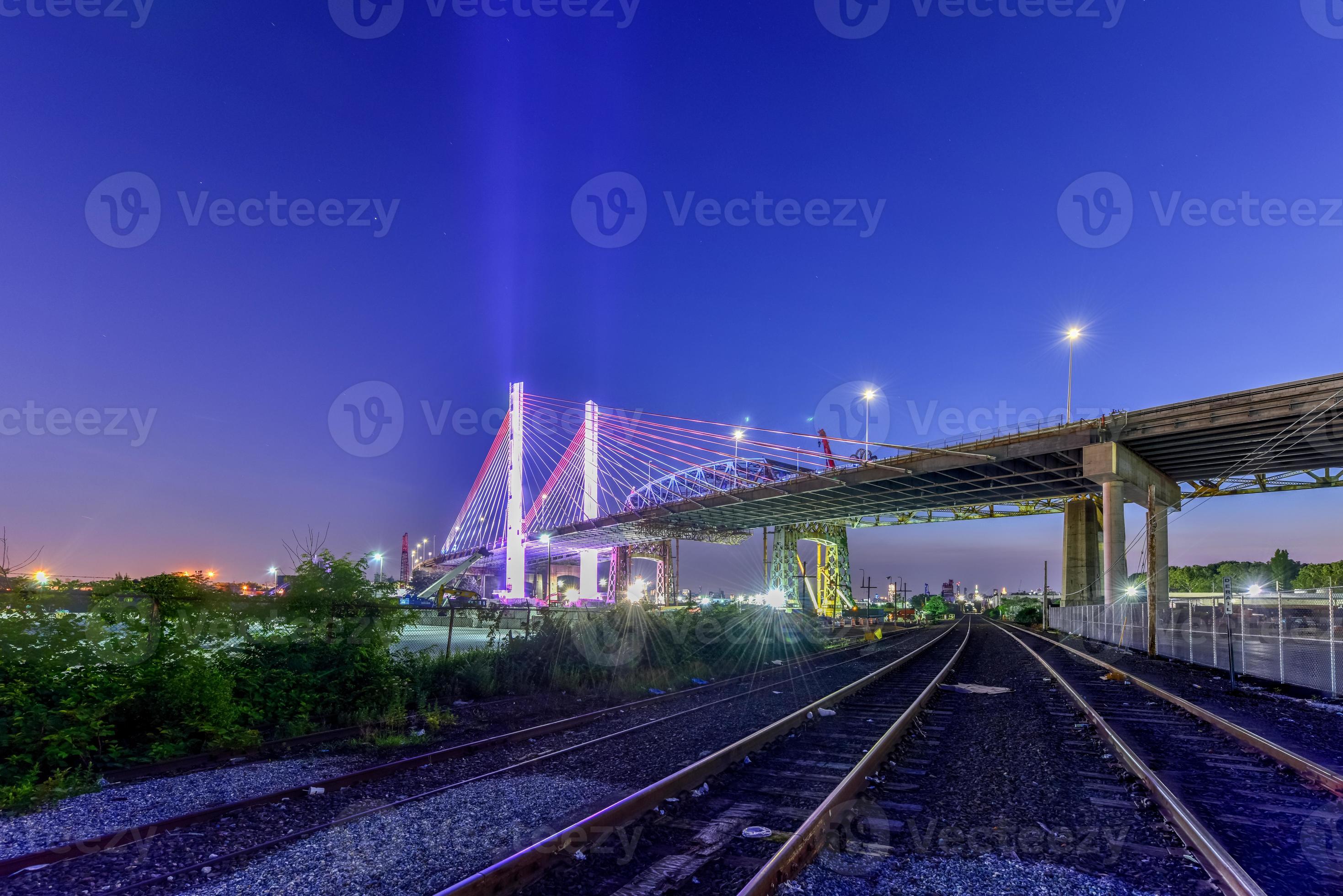 New and old Kosciuszko bridges joining Brooklyn and Queens in New York