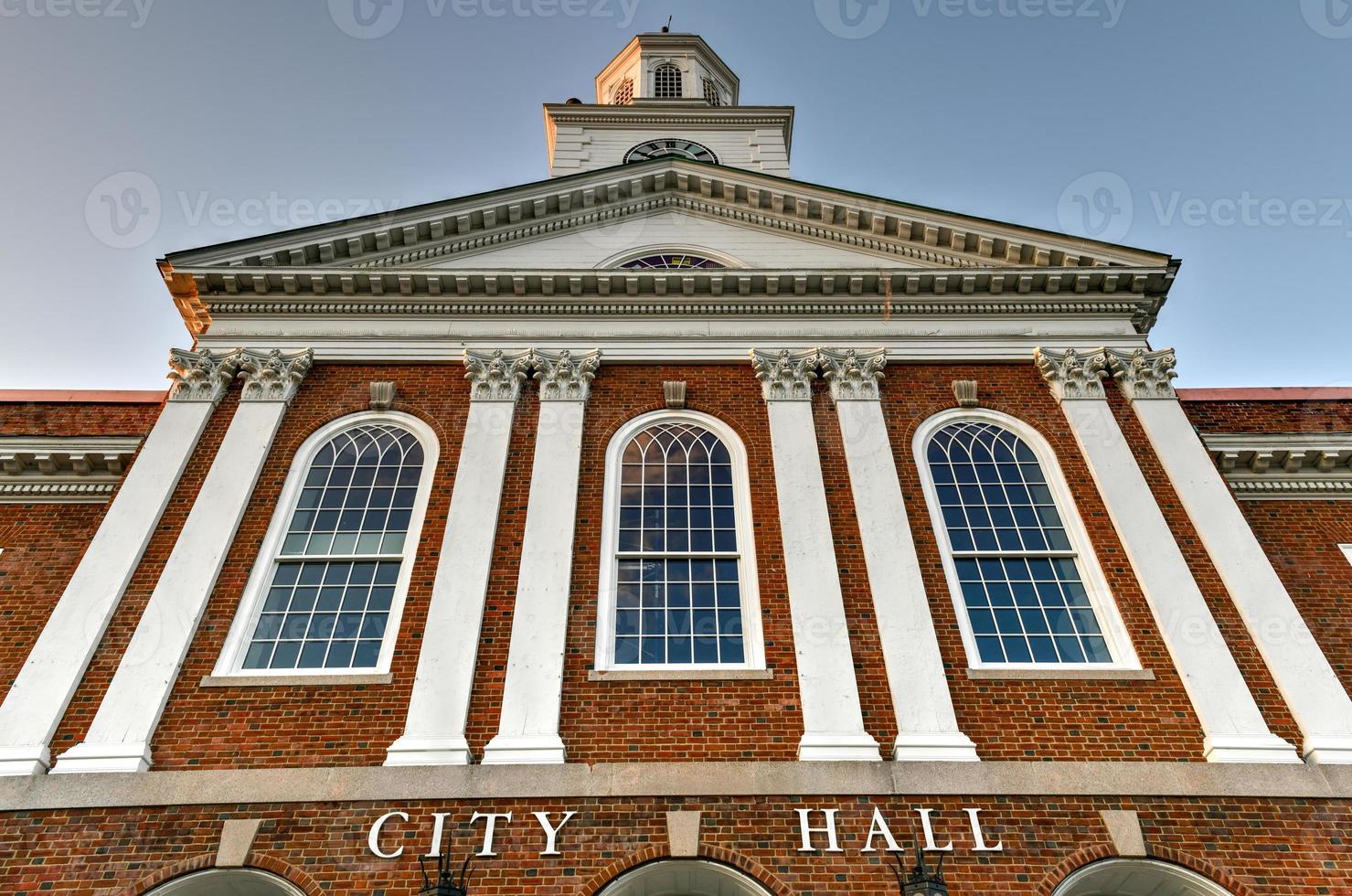 edificio del ayuntamiento en líbano, ayuntamiento de new hampshire, ubicado en la calle north park en el centro de líbano. foto