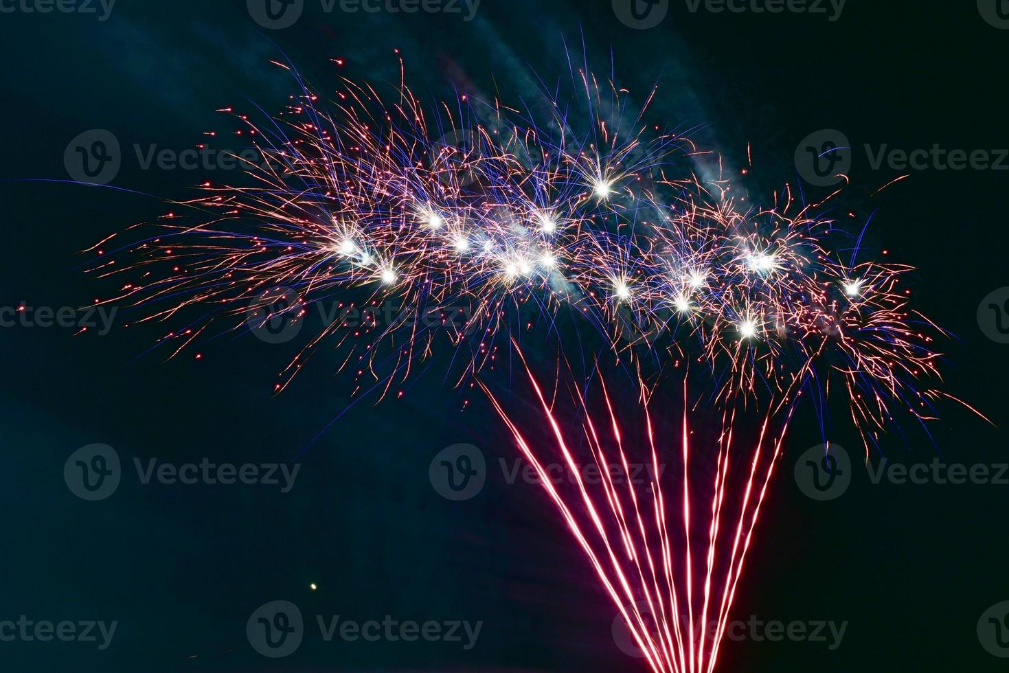 fuegos artificiales de verano de coney island - brooklyn, nueva york foto