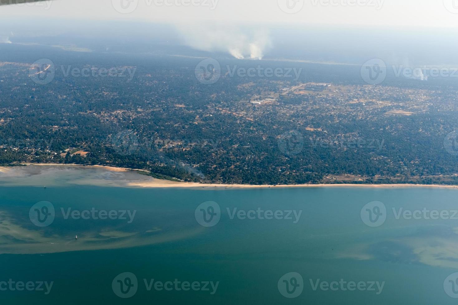 vista aérea de la provincia de inhambane - mozambique foto