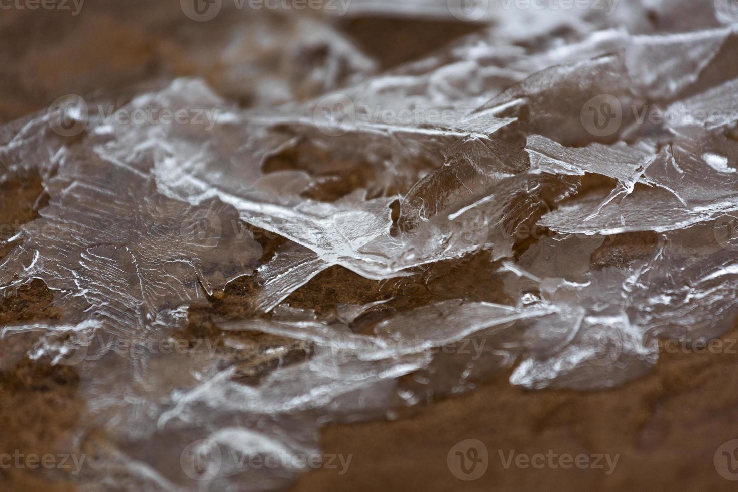 patrones de hielo en hielo delgado foto