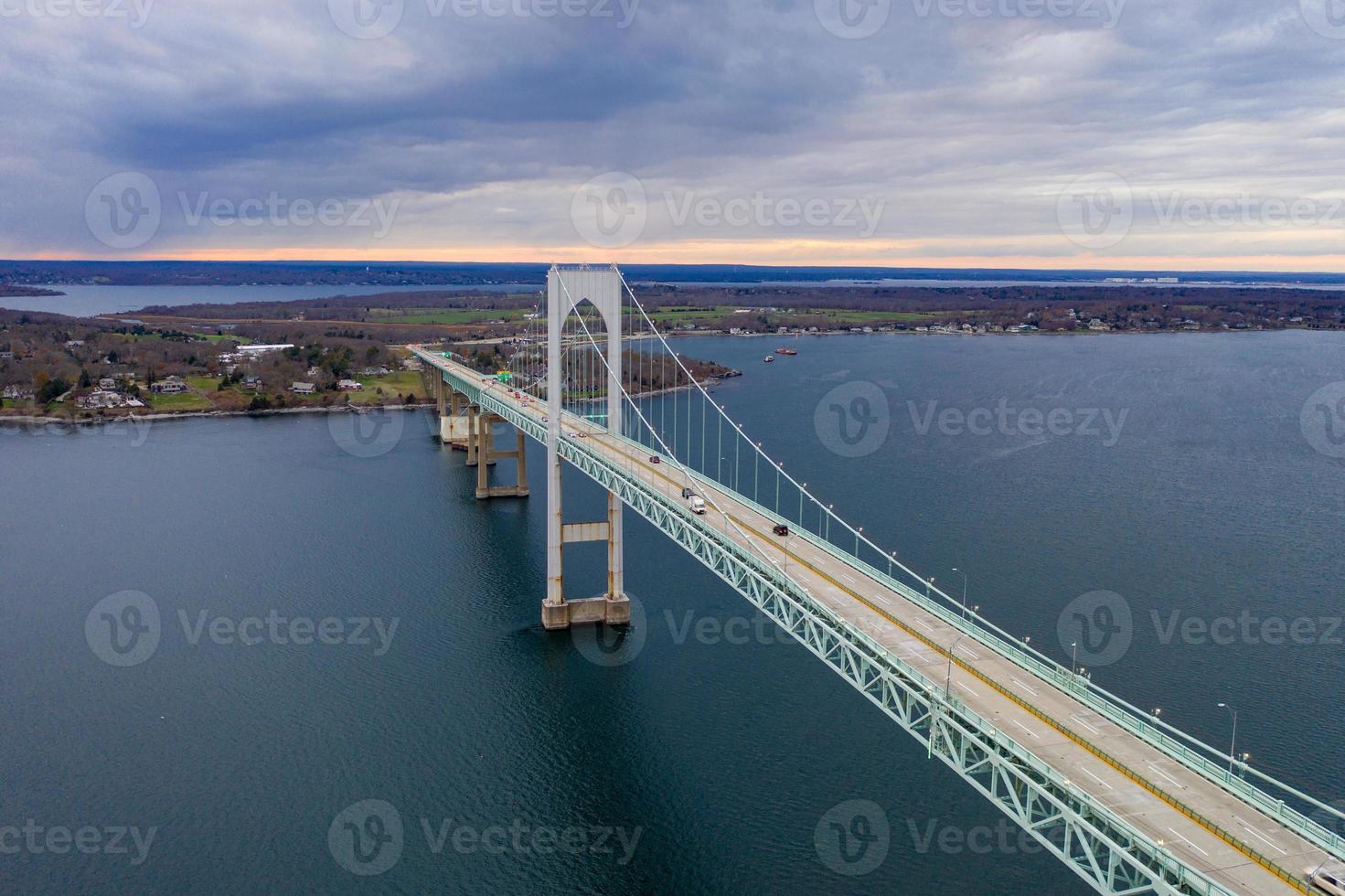 el puente claiborne pell se encuentra entre los puentes colgantes más largos del mundo ubicado en newport, ri, ee.uu. foto