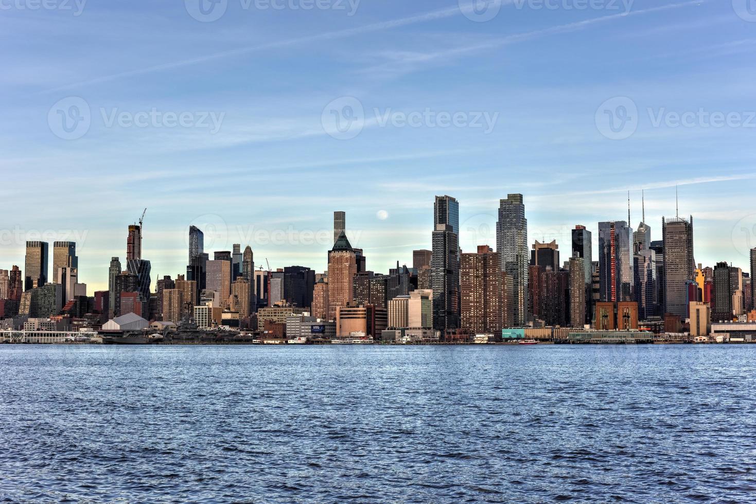 horizonte de la ciudad de nueva york visto desde weehawken, nueva jersey. foto