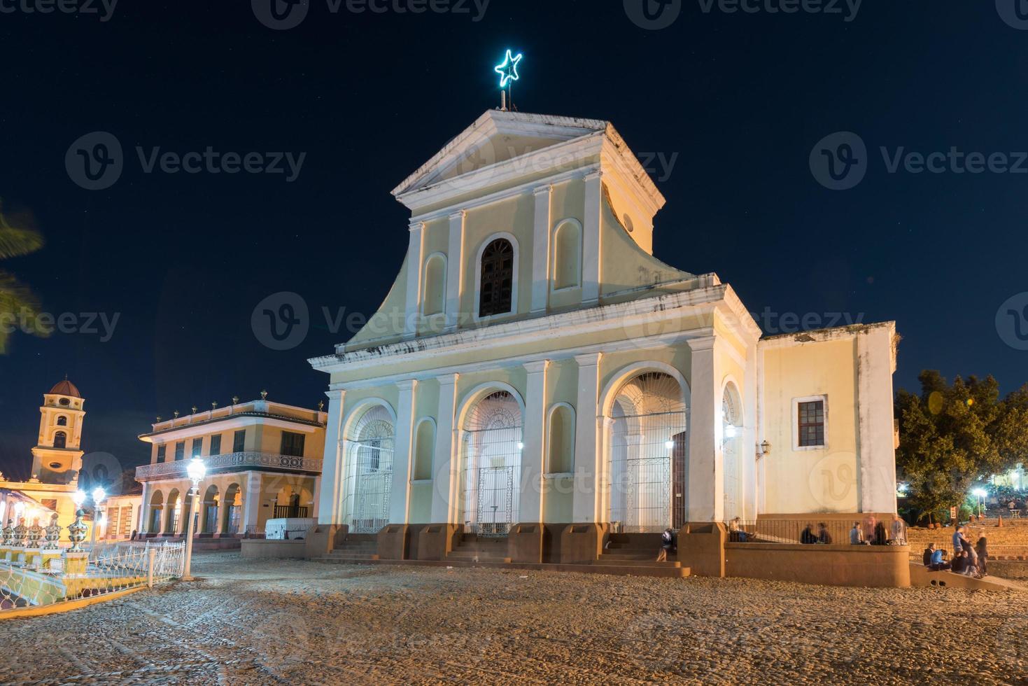 iglesia de la santísima trinidad en trinidad, cuba. la iglesia tiene una fachada neoclásica y es visitada por miles de turistas cada año. foto