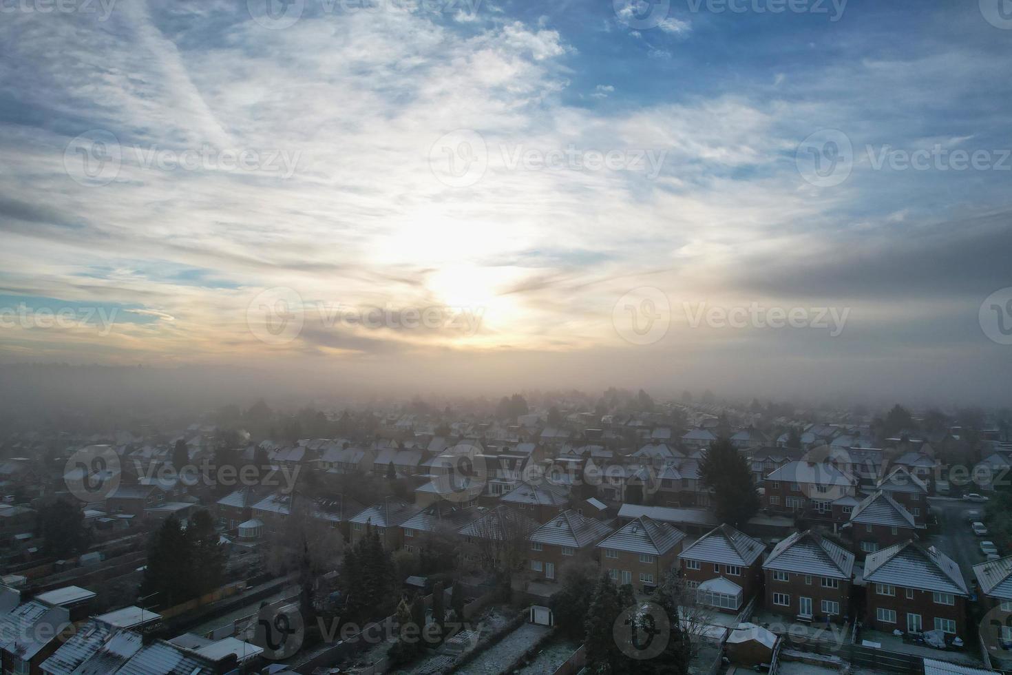 hermosa vista aérea de la ciudad de luton en inglaterra foto