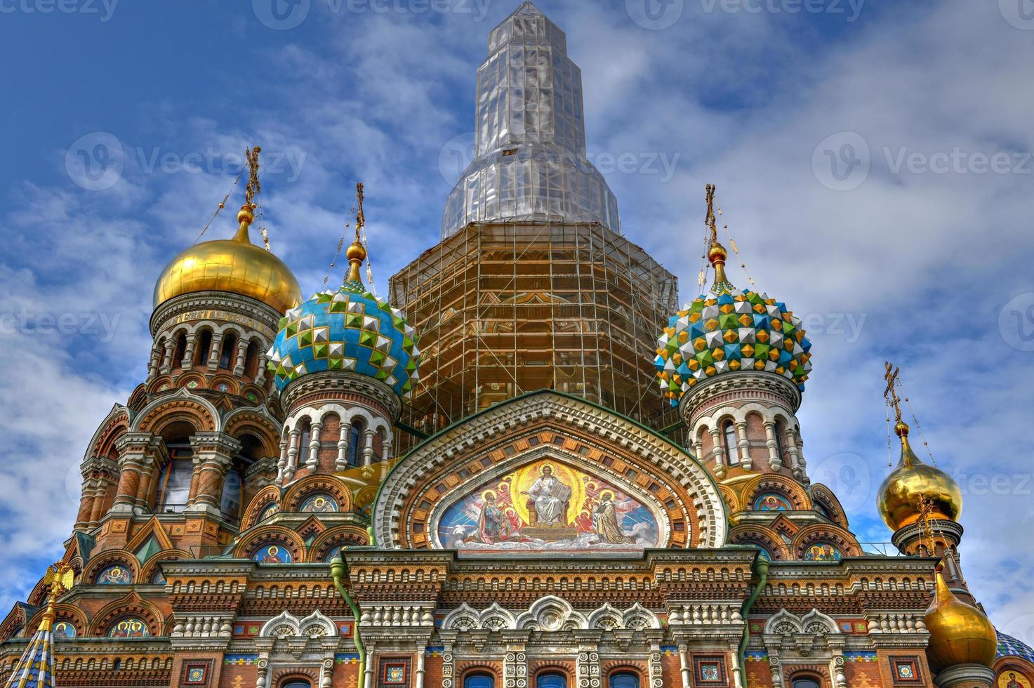 iglesia del salvador sobre la sangre derramada en san petersburgo, rusia. foto