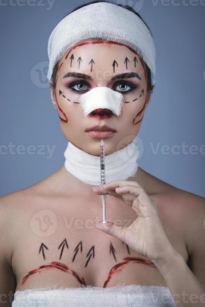 modelo en imagen de víctima de cirugía plástica foto