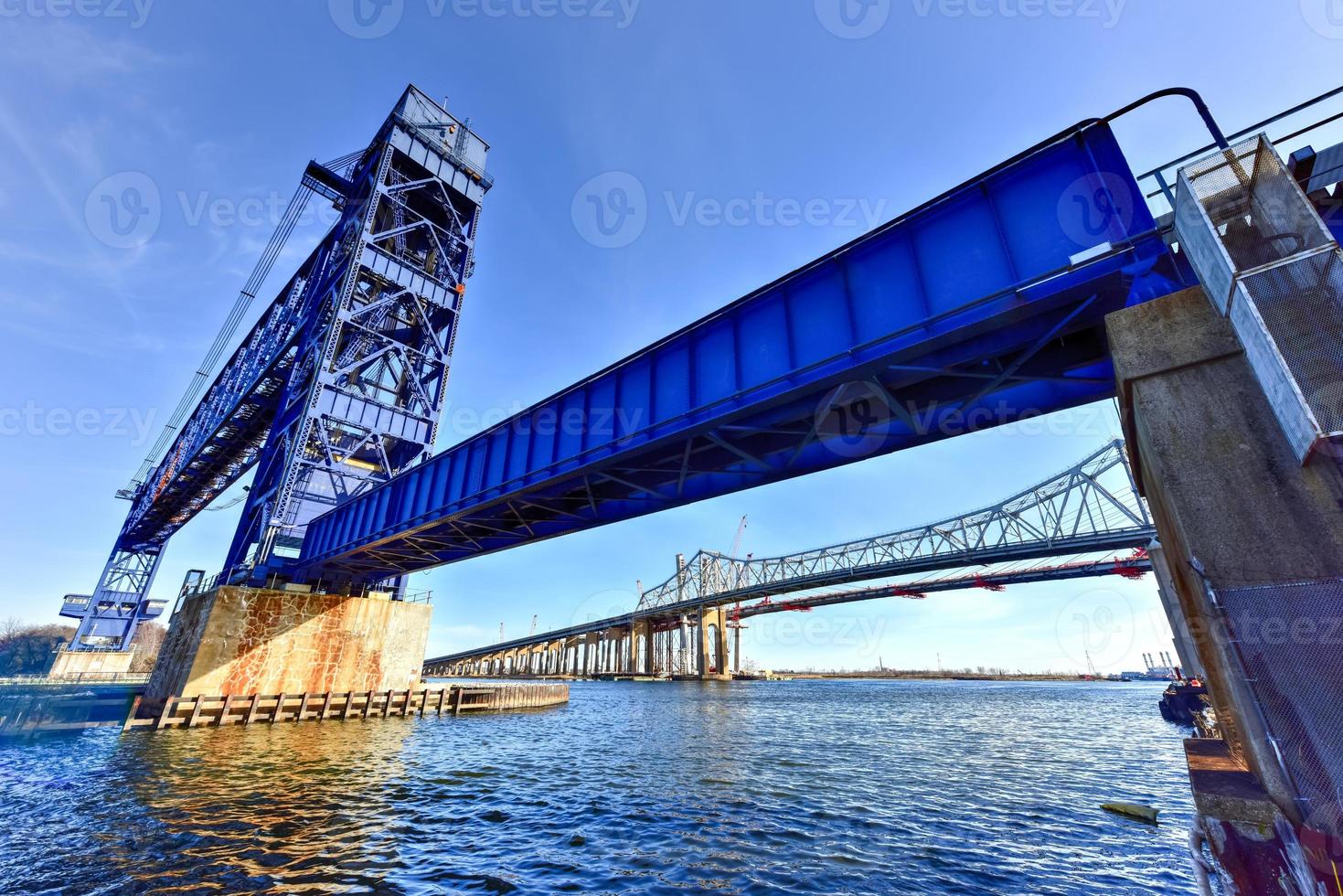 Goethals Bridge and Arthur Kill Vertical Lift Bridge. The Goethals Bridge and Arthur Kill railroad lift bridge connects Elizabeth, NJ to Staten Island, NY over the Arthur Kill. photo