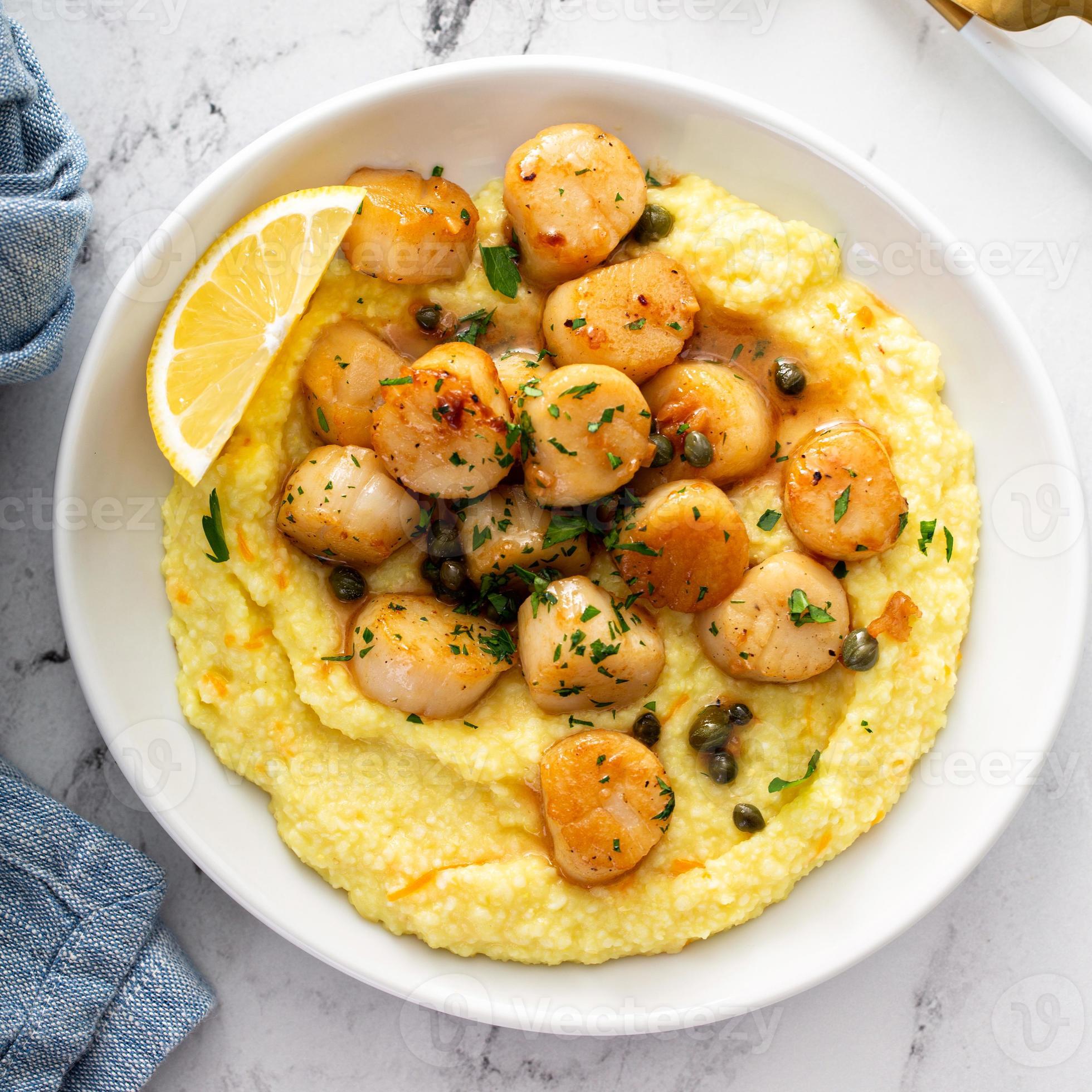 Seared scallops with grits 16117024 Stock Photo at Vecteezy