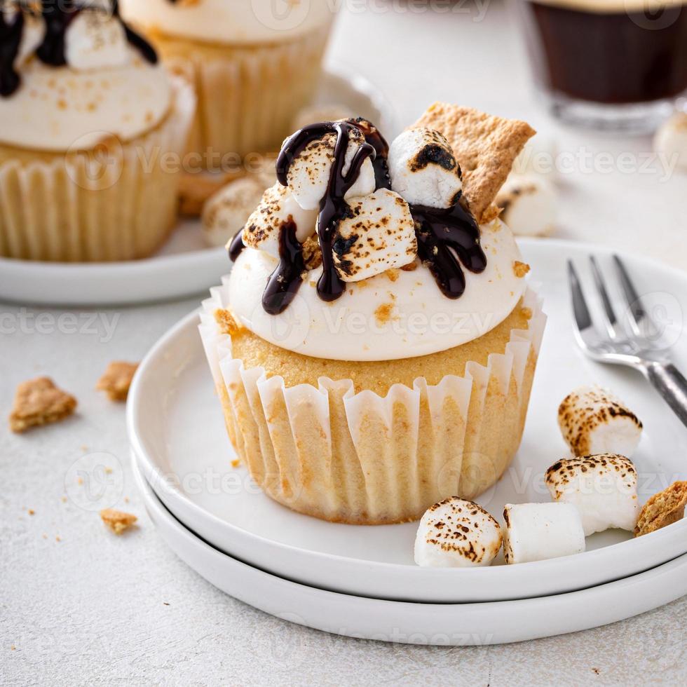 Smores cupcakes with graham crackers, toasted marshmallows and chocolate photo