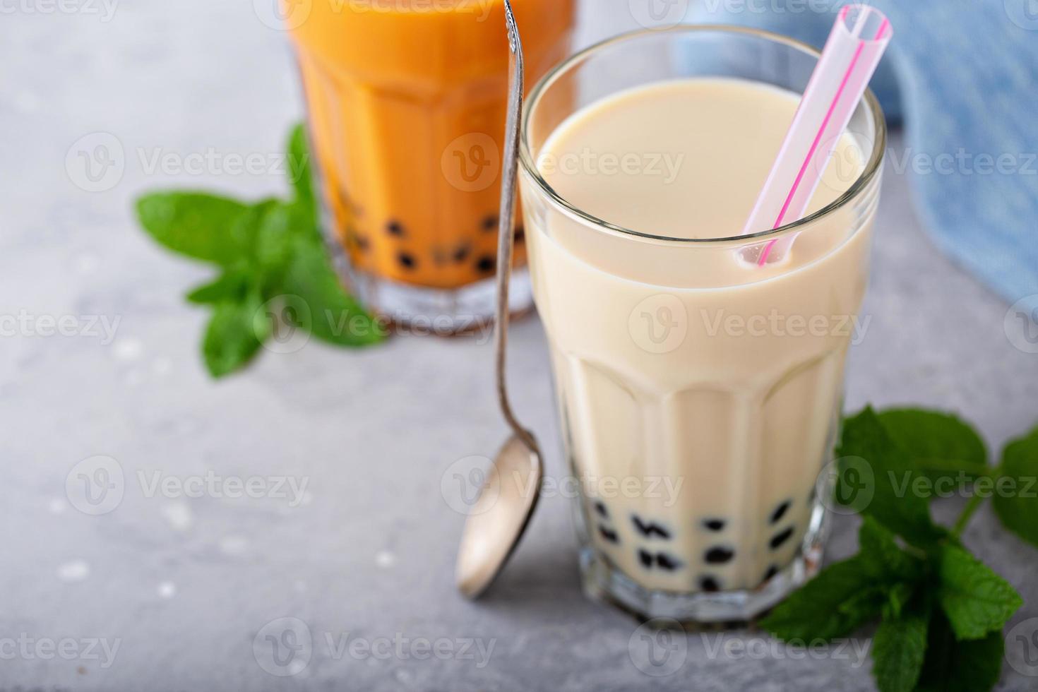 té de burbujas boba con pajitas foto