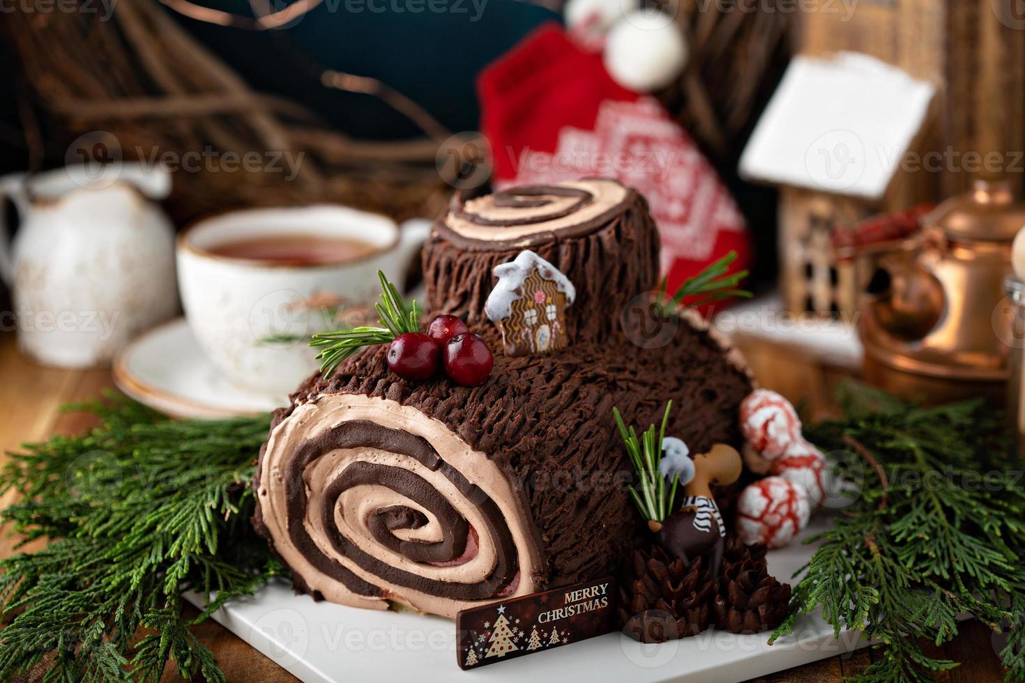pastel de yule log roll para navidad foto