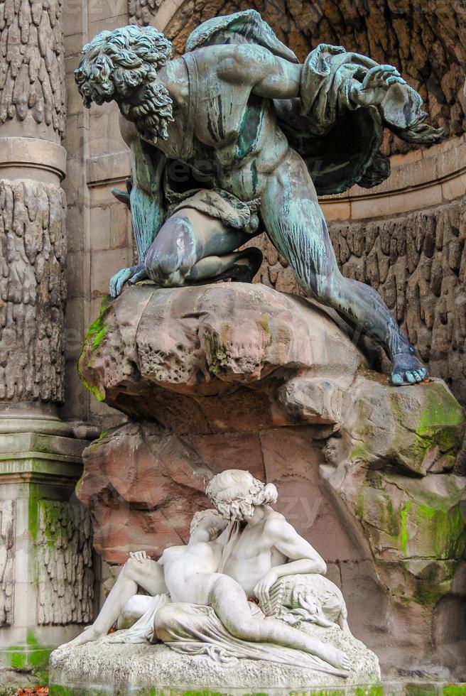 fuente medici en el jardín de luxemburgo, parís, francia. foto