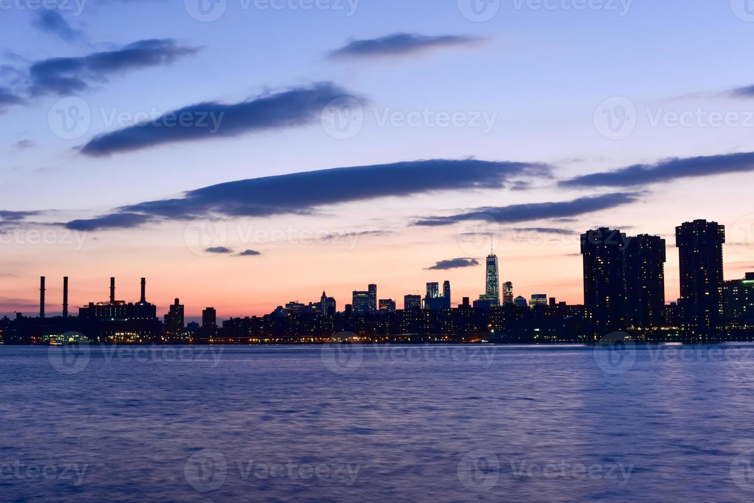 vista del horizonte de la ciudad de nueva york desde el parque gantry, ciudad de long island, queens. foto