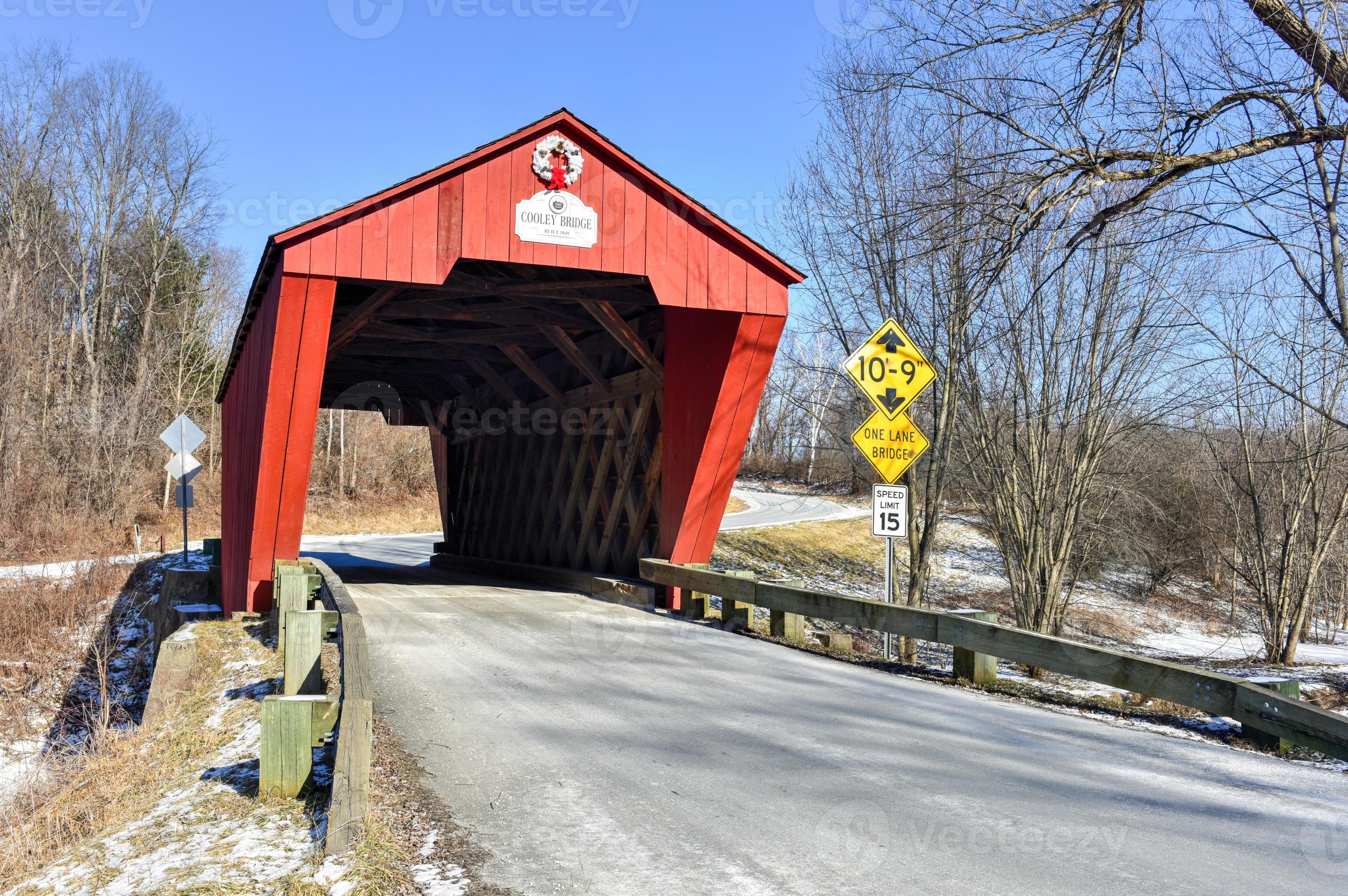 Cooley Covered Bridge in Pittsford, Vermont 16162274 Stock Photo at