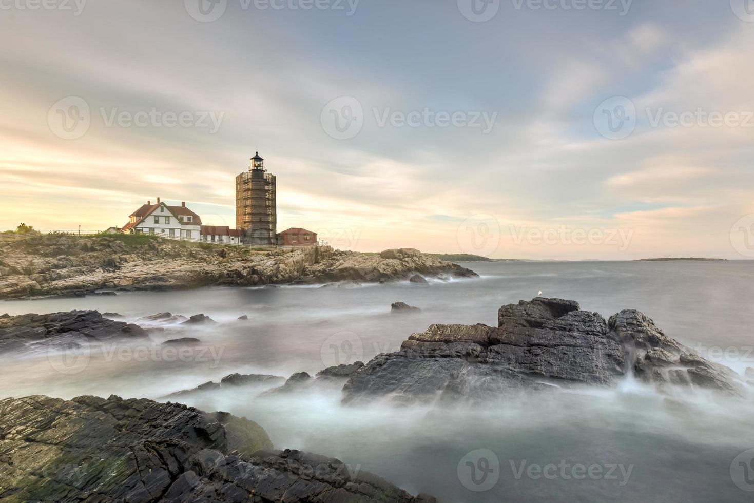 faro principal de portland en cabo elizabeth, maine. es un faro histórico en cabo elizabeth, maine. terminado en 1791, es el faro más antiguo del estado de maine. foto