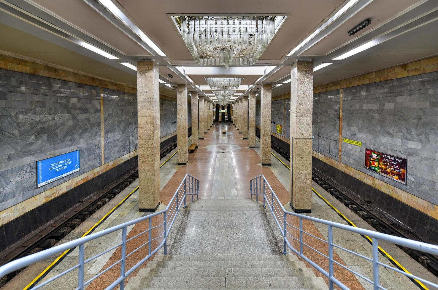 tashkent, uzbekistán - 8 de julio de 2019 - ming orik es una estación del metro de tashkent en la línea yunusobod que se inauguró el 26 de octubre de 2001. foto