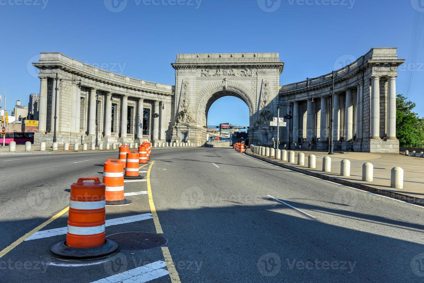 The triumphal arch and colonnade at the Manhattan entrance of the Manhattan Bridge in New York City. photo