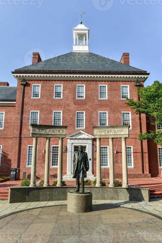 edificio de la capital del estado de maryland en annapolis, maryland en la tarde de verano. es el capitolio estatal más antiguo en uso legislativo continuo, que data de 1772. foto