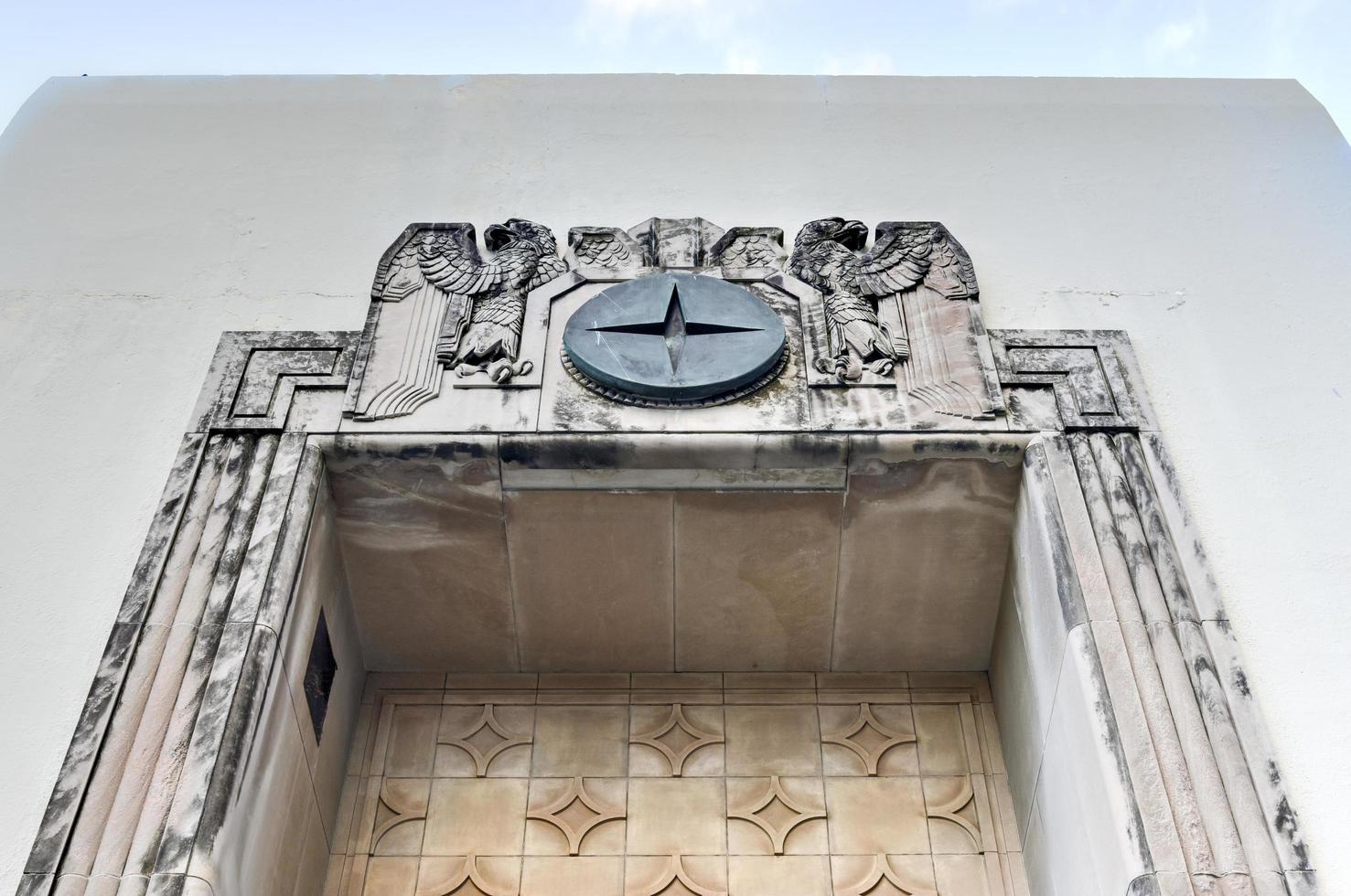 san juan, puerto rico - 24 de diciembre de 2015 - edificio del banco en san juan, puerto rico. el banco en el estilo art deco. foto