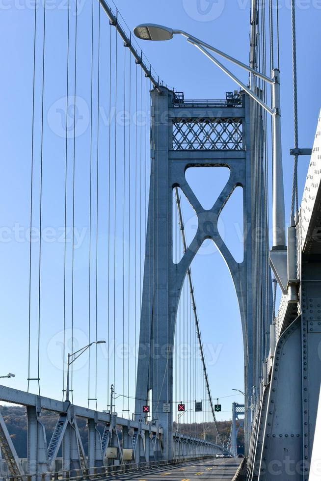 puente mid-hudson cruzando el río hudson en poughkeepsie, nueva york foto