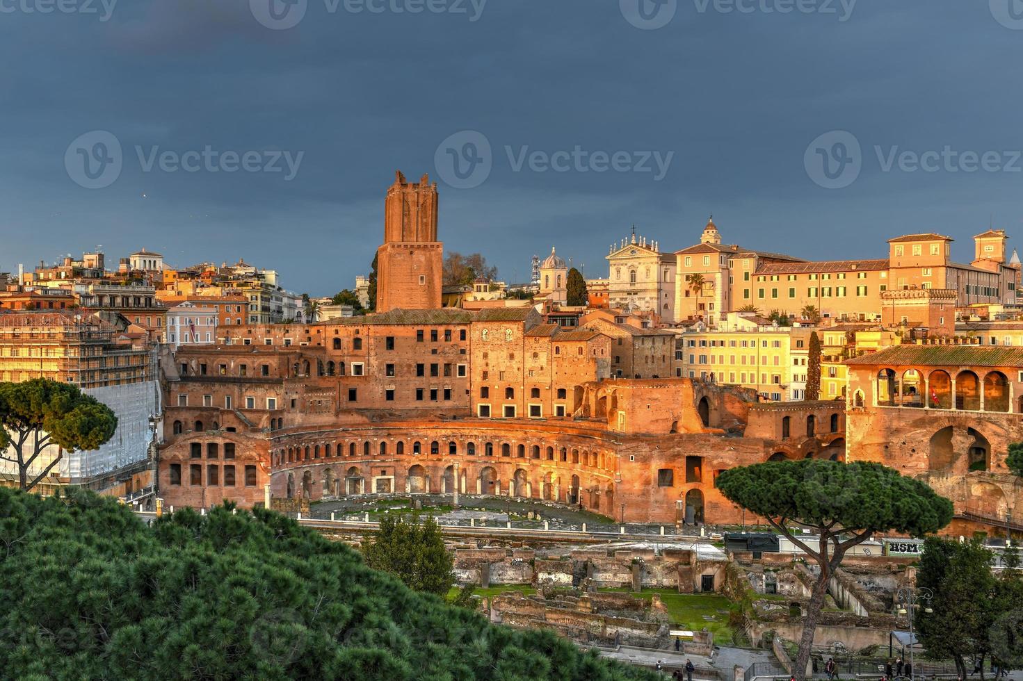 forma de trajano - roma, italia foto