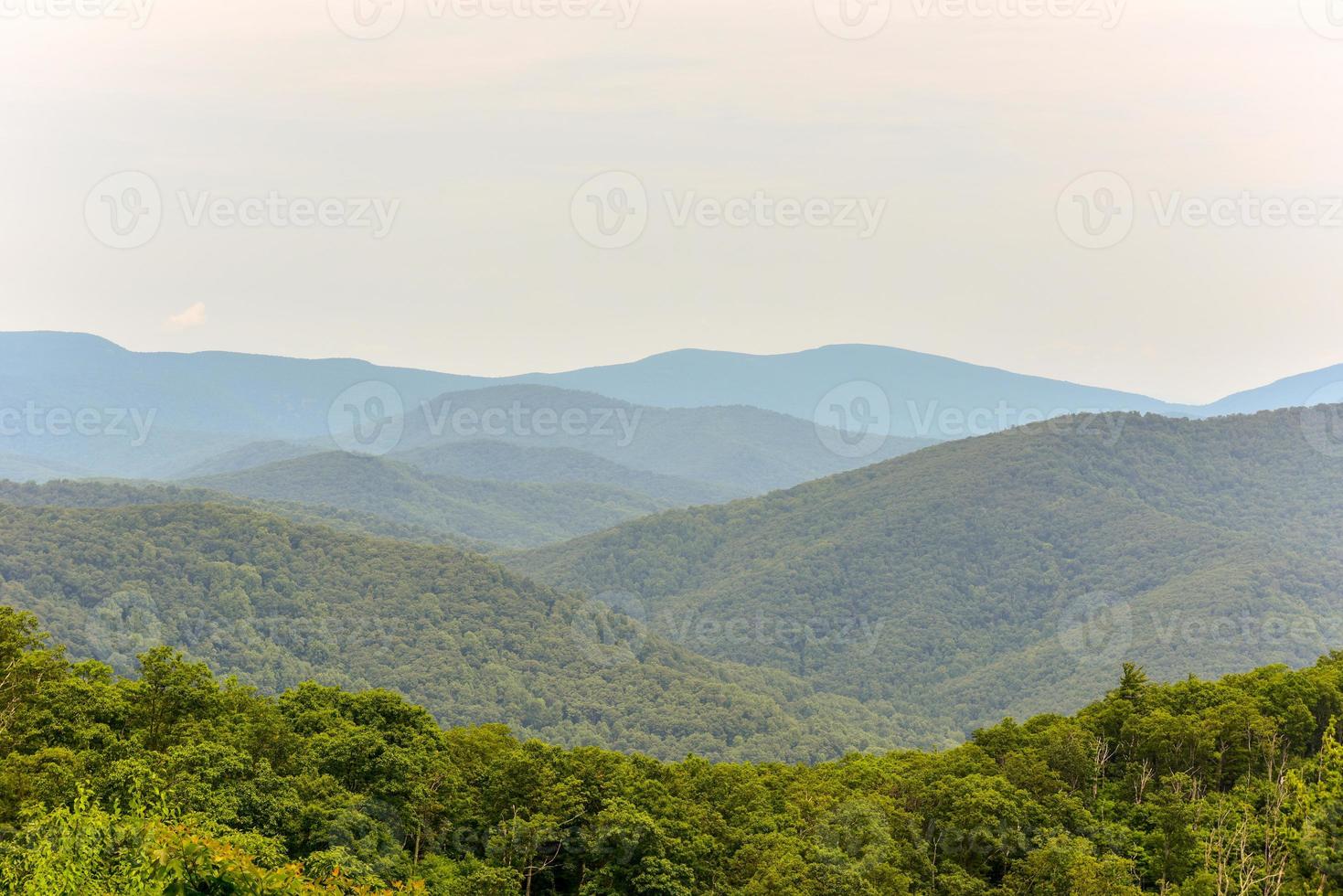 valle de shenandoah y montañas blue ridge del parque nacional de shenandoah, virginia foto