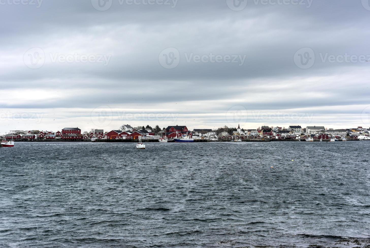 horario de invierno en reine, islas lofoten, noruega. foto