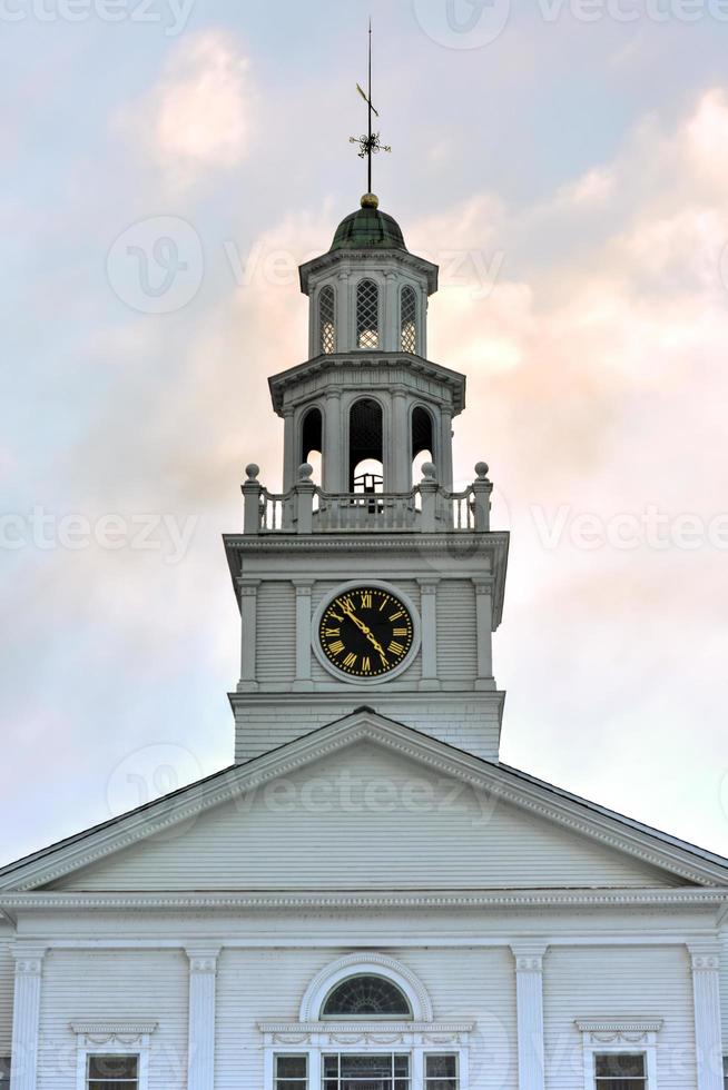 la primera iglesia congregacional es una iglesia congregacional activa en woodstock, vermont. El edificio original fue construido en 1807 y reconstruido en 1890. foto