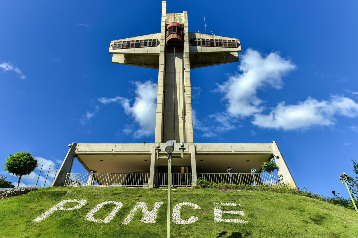 cruz de vigilante en ponce, puerto rico, 2022 foto