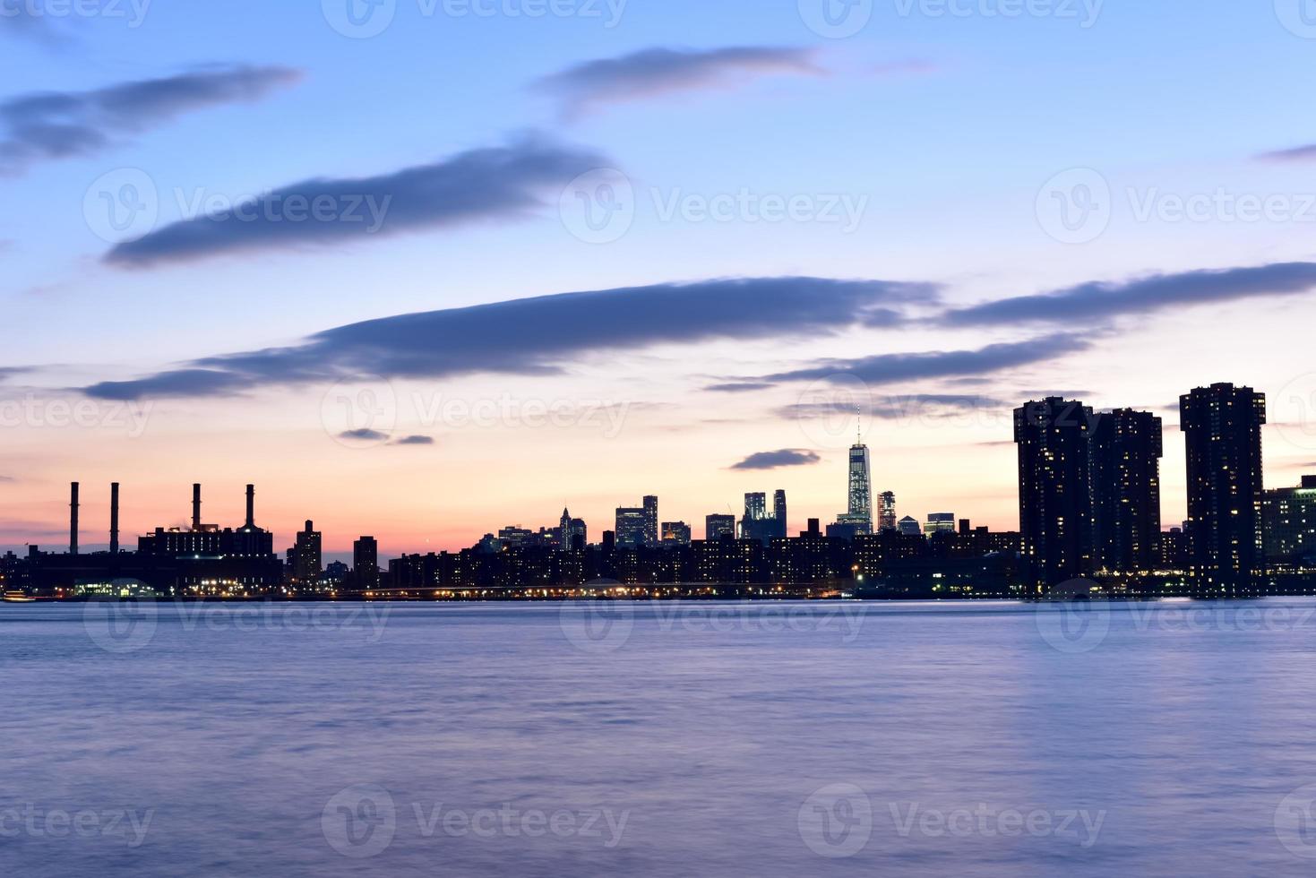vista del horizonte de la ciudad de nueva york desde el parque gantry, ciudad de long island, queens. foto