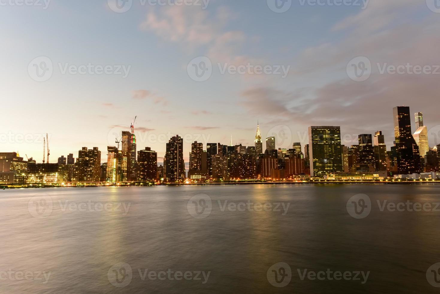 vista del horizonte de la ciudad de nueva york desde el parque gantry, ciudad de long island, queens. foto