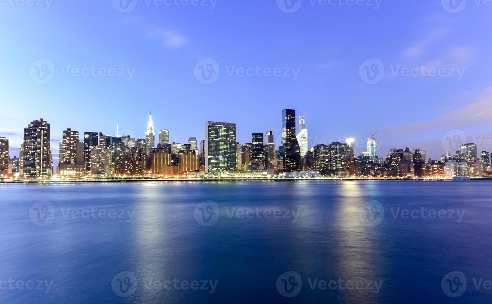 vista del horizonte de la ciudad de nueva york desde el parque gantry, ciudad de long island, queens. foto