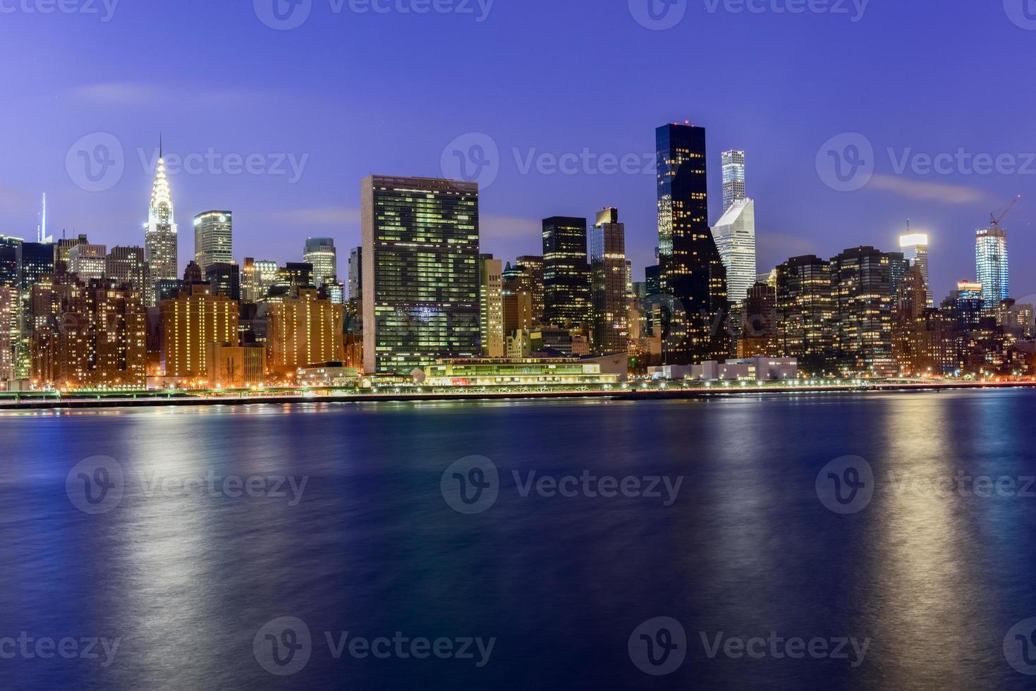 vista del horizonte de la ciudad de nueva york desde el parque gantry, ciudad de long island, queens. foto