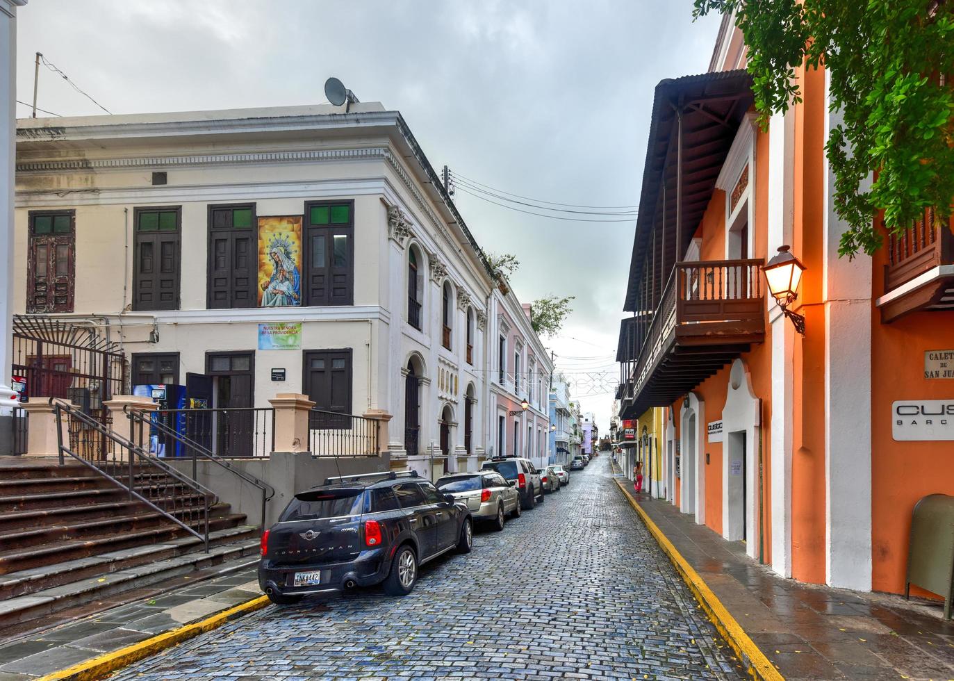 San juan, puerto rico - 26 de diciembre de 2015 - calle en el viejo san juan, puerto rico foto