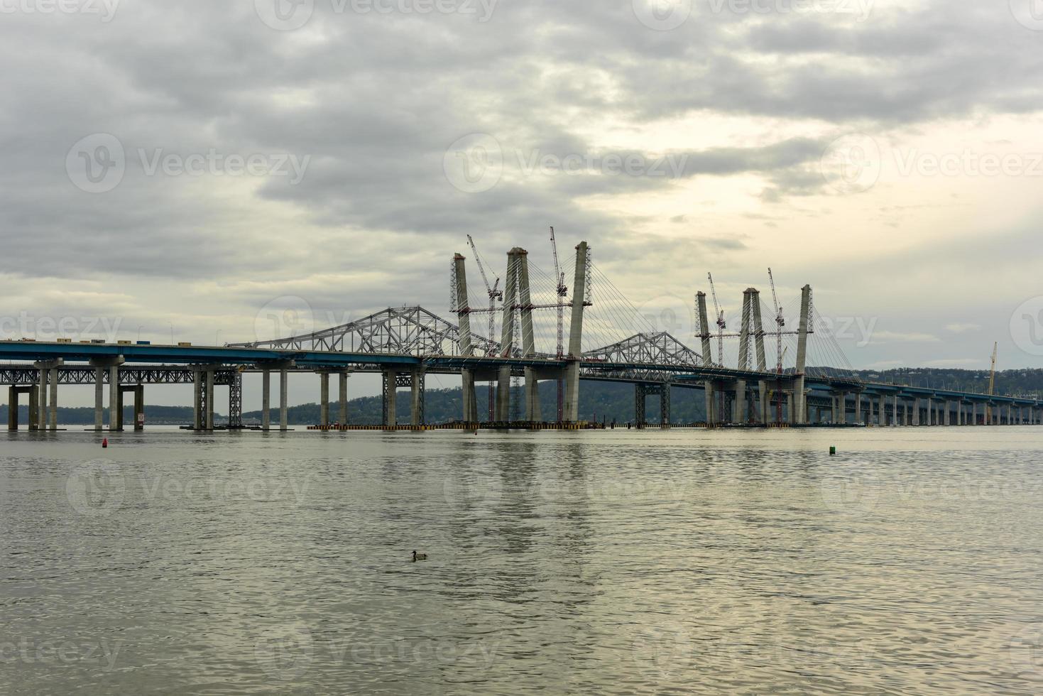The new Tappan Zee bridge under construction across the Hudson River in New York. photo