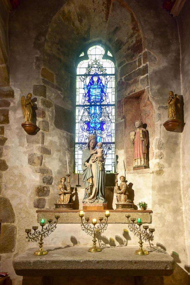 mont saint-michel, francia - 19 de mayo de 2017 - eglise saint-pierre en la catedral de mont saint-michel en la isla, normandía, norte de francia, europa. foto