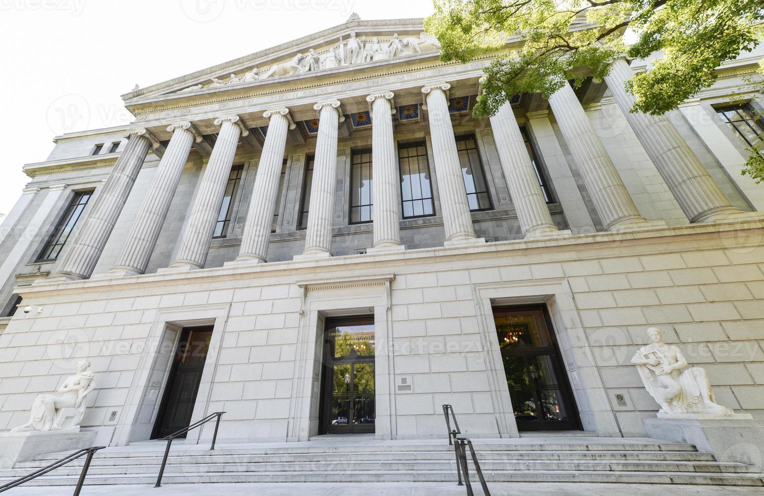 California Library and Courts building photo