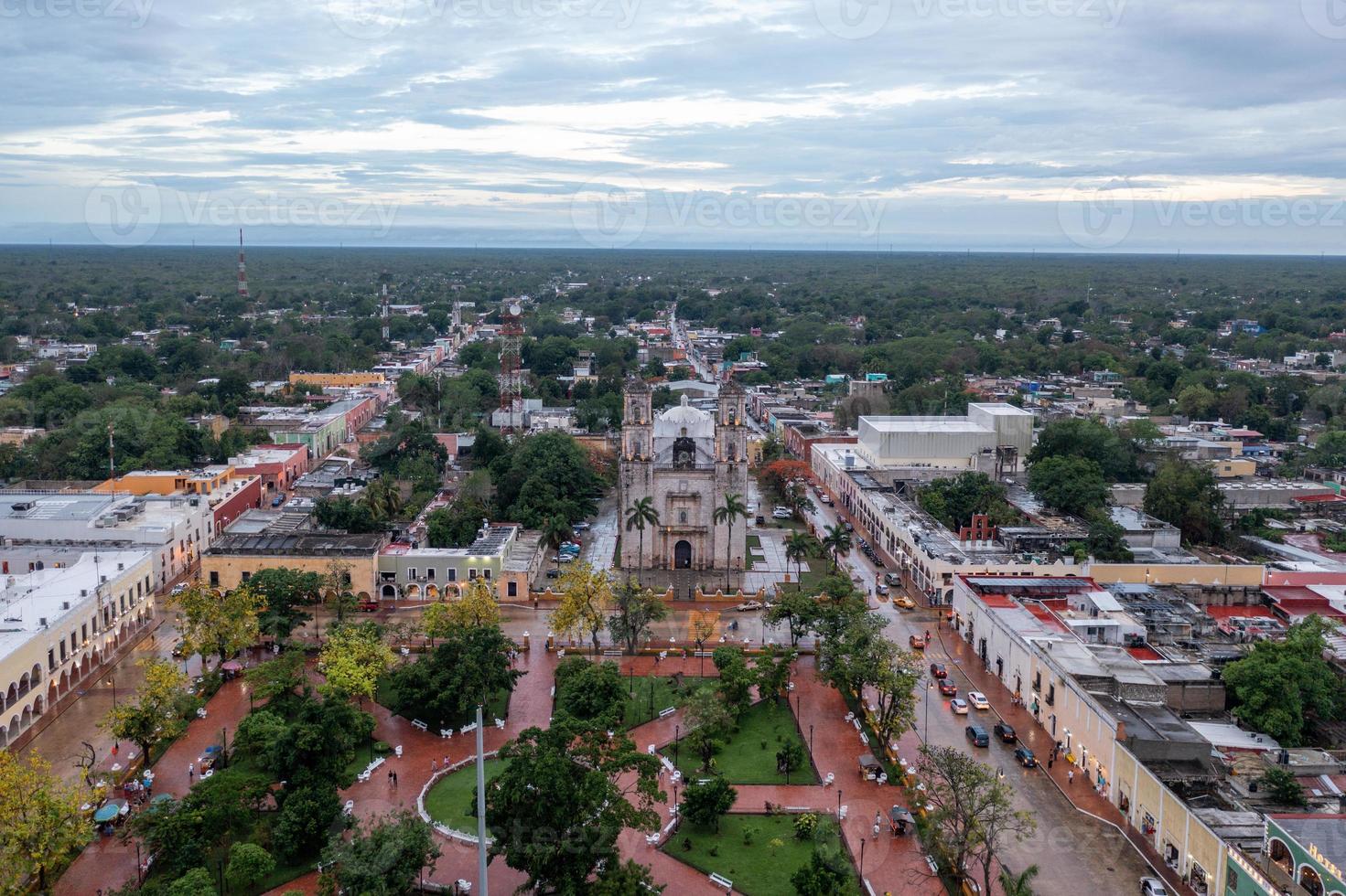 catedral de san gervasio, una iglesia histórica en valladolid en la península de yucatán de méxico. construido en 1706 para reemplazar el edificio original de 1545 que fue destruido por el gobierno colonial español. foto