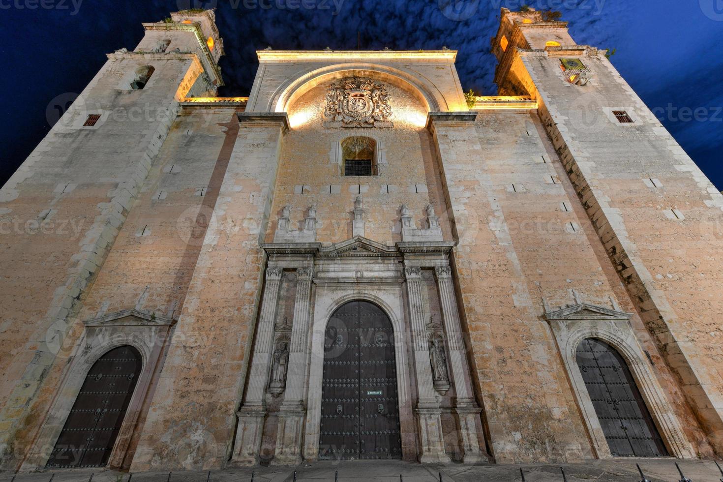 la catedral de san ildefonso de mérida, la primera catedral que se terminó en el continente americano y la única que se construyó en su totalidad durante el siglo XVI. foto