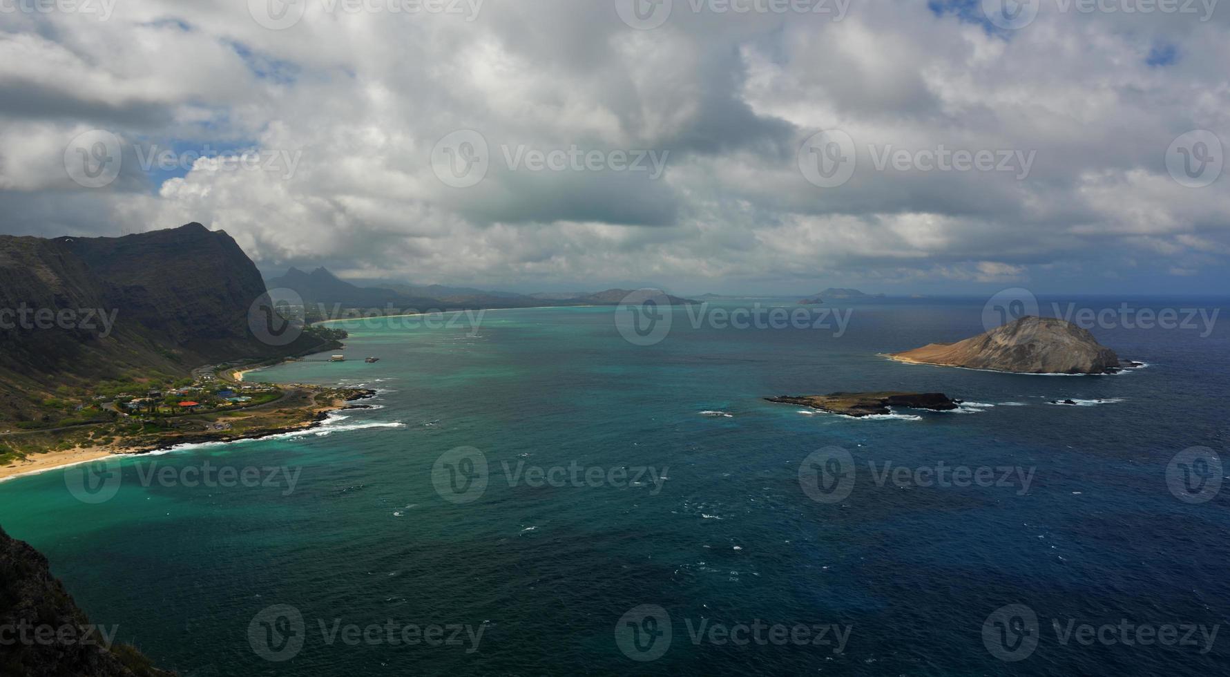 Dramatic landscape of Oahu, Hawaii photo