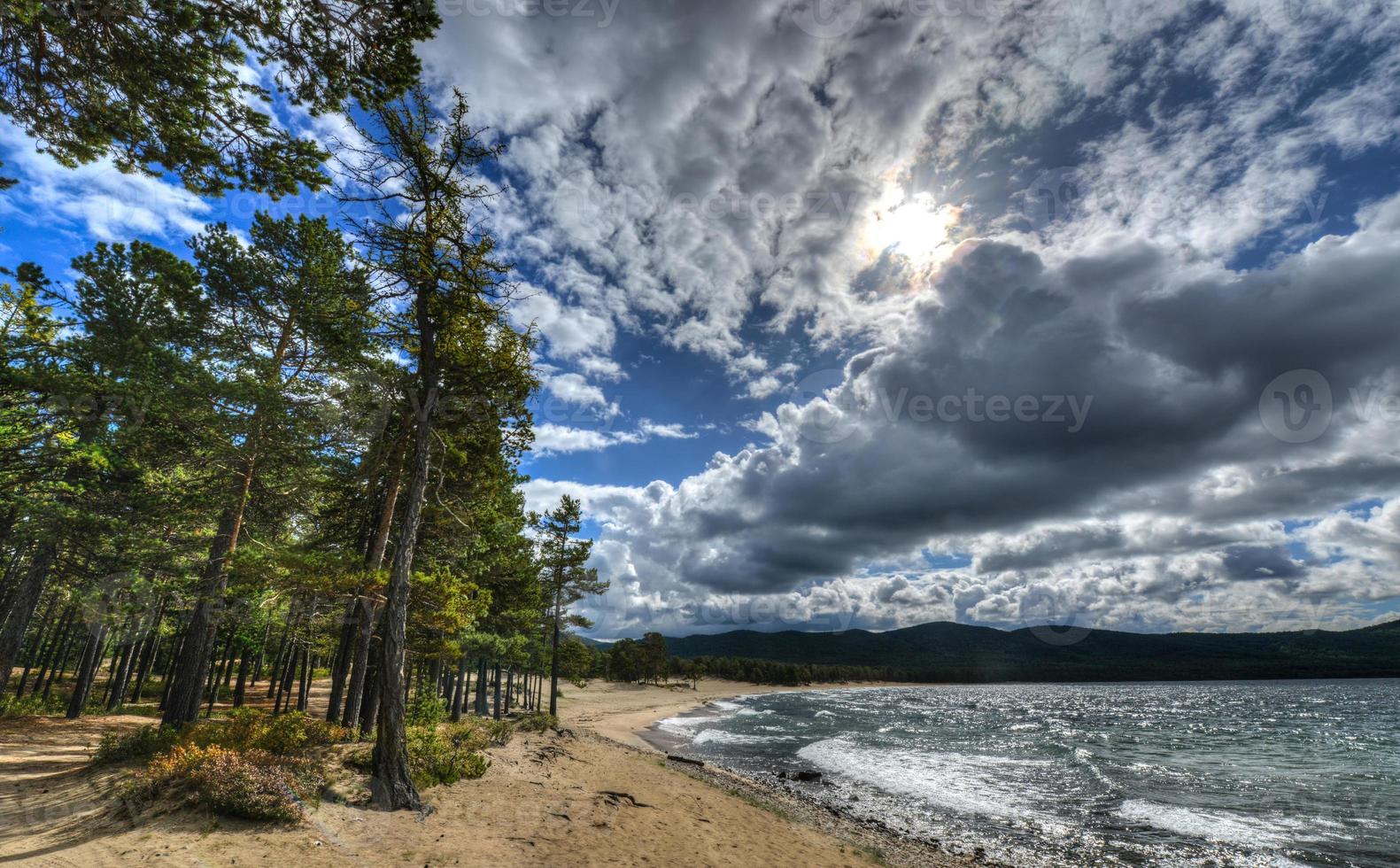 orilla del lago baikal foto