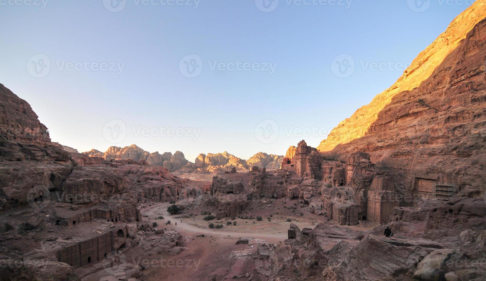 petra, jordania al atardecer foto