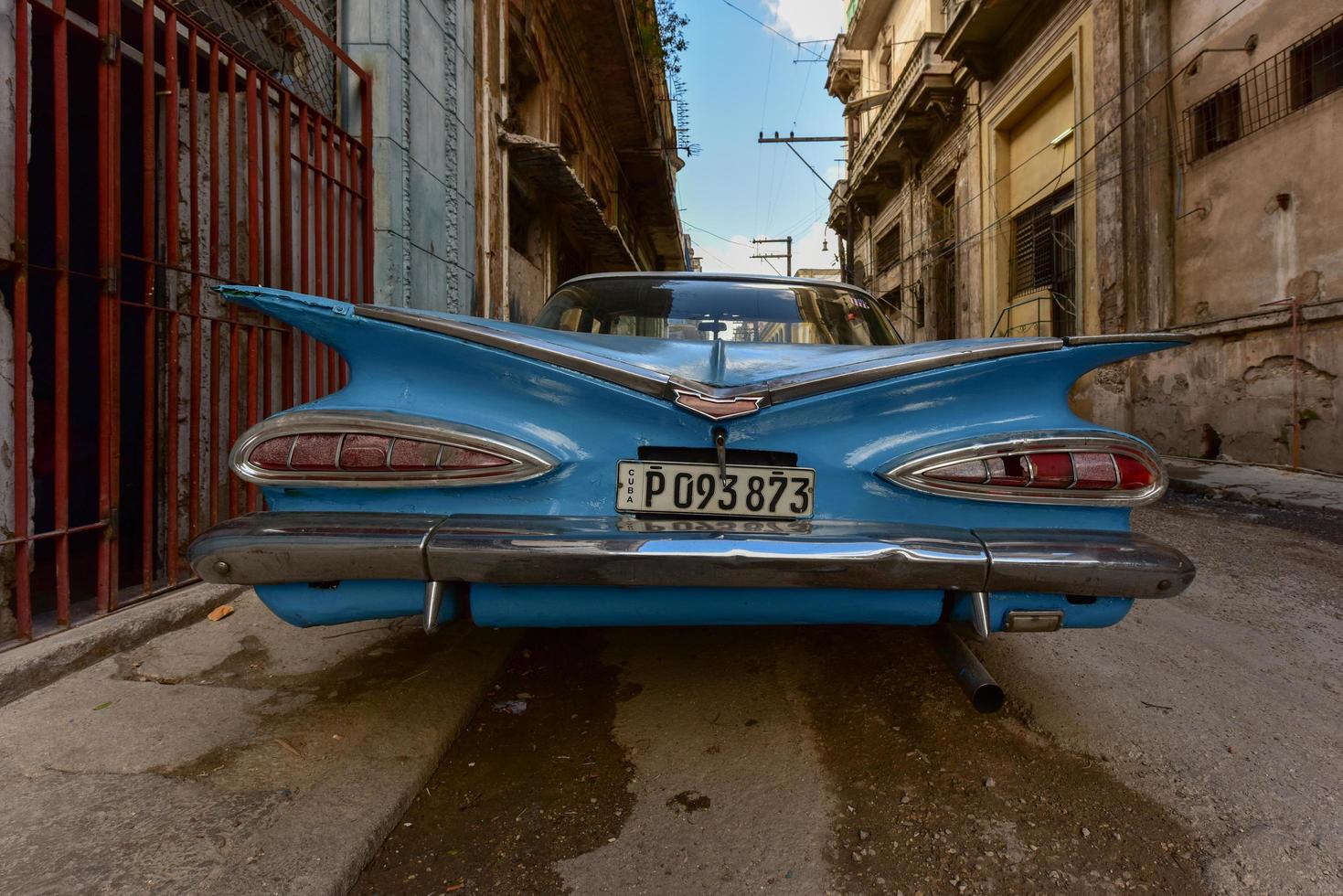 la habana, cuba - 8 de enero de 2017 - coche clásico en la habana vieja, cuba. foto