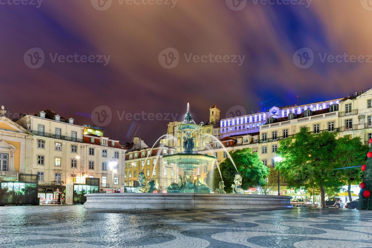 plaza rossio es el nombre popular de la plaza pedro iv en la ciudad de lisboa, en portugal. foto